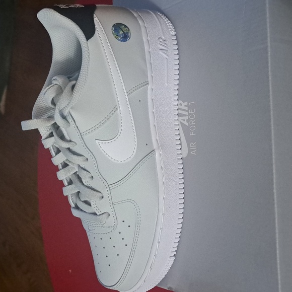 Nike Shoes - Nike Air Force 1 Low LV8 Earth Day GS Womens Size 7. DM0983-001